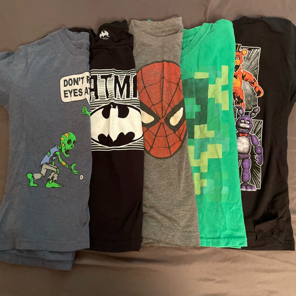 Boys tshirts sized 6-7. No rips or tears.